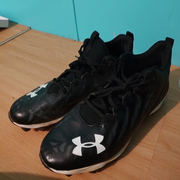 Cleats - Picture 1 of 2